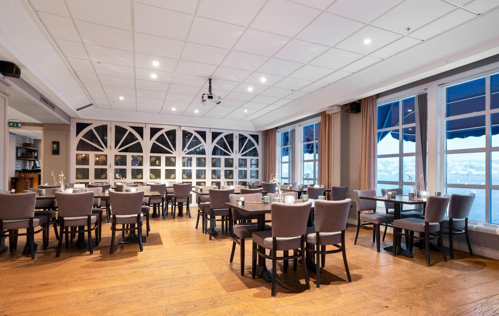 Clarion Hotel Tyholmen Arendal Bagian luar foto